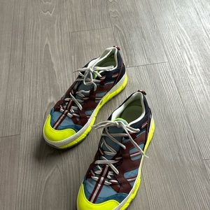 Size 44 men’s sneaker from burberry